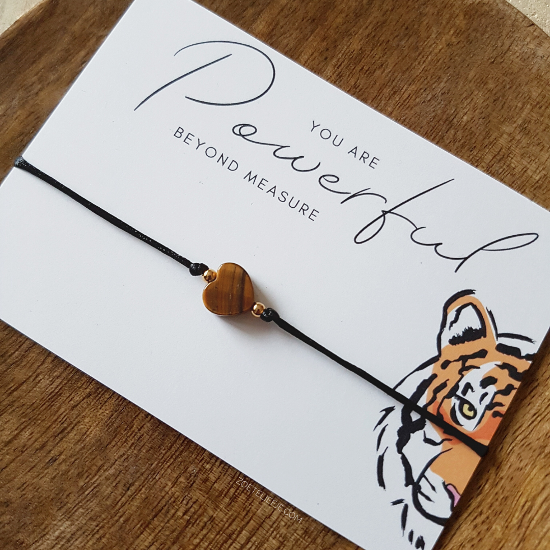 Satijnen Armbandje met Tijgeroog Hartje – Voor Kracht, Moed & Vertrouwen