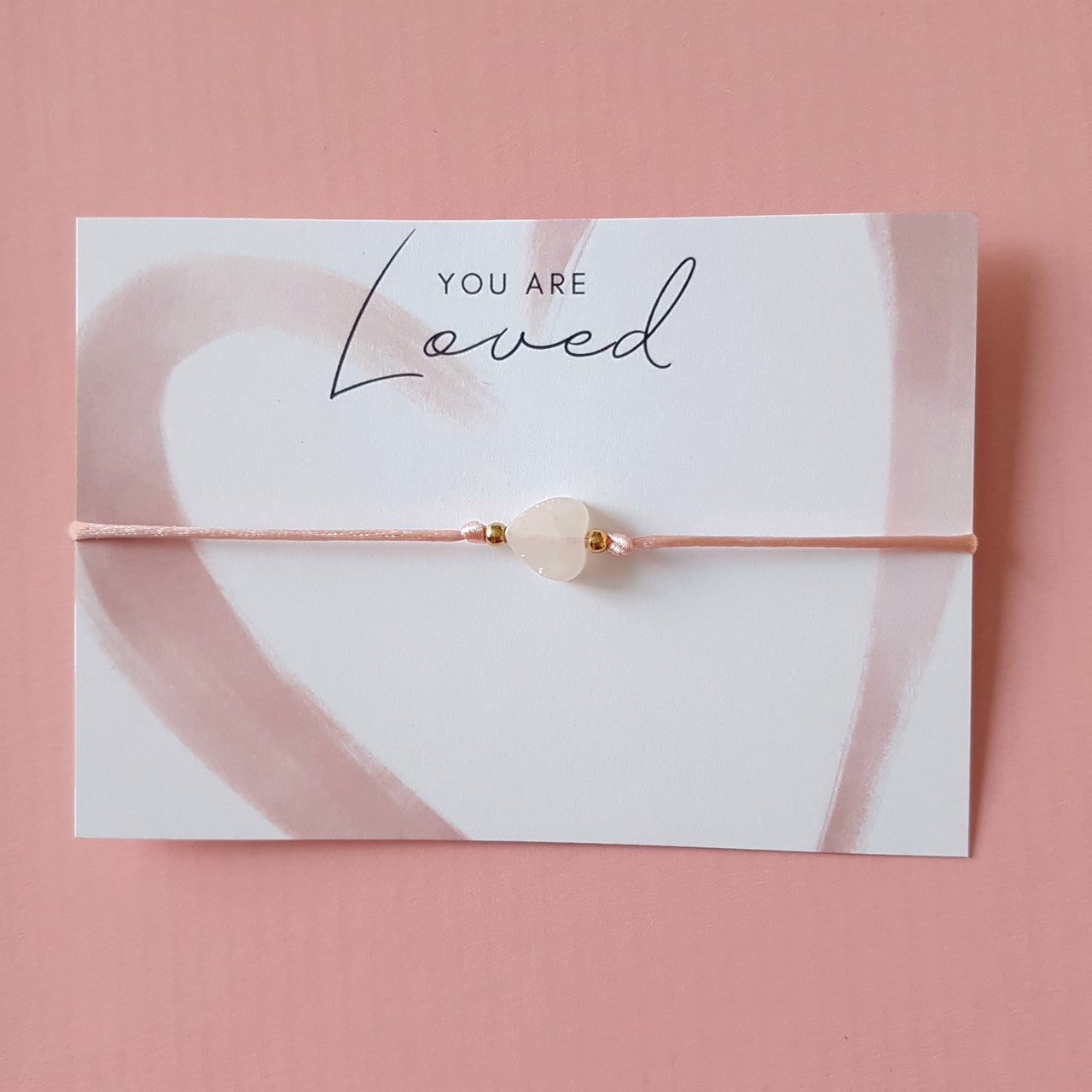 Satijnen Armbandje met Hartje van Rozenkwarts – Een Tijdloos Symbool van Liefde