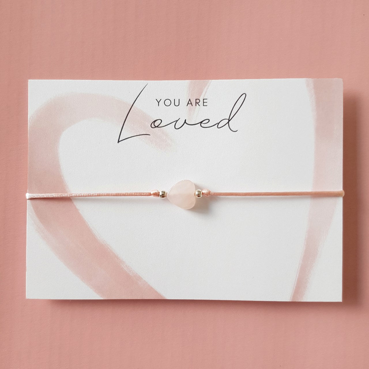 Satijnen Armbandje met Hartje van Rozenkwarts – Een Tijdloos Symbool van Liefde
