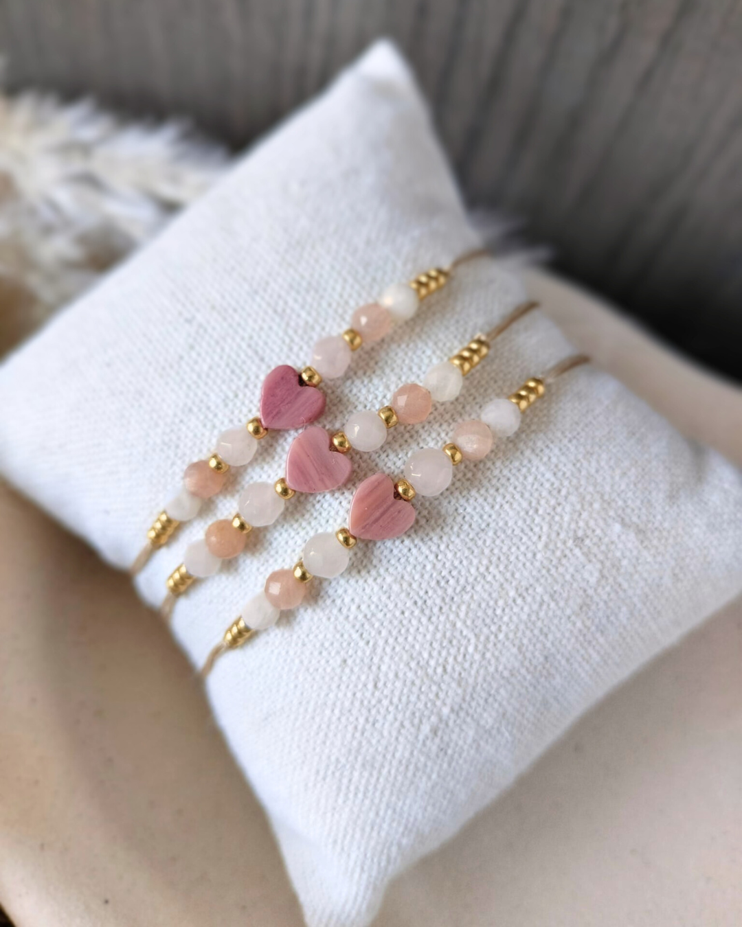 Zussenarmbandje met Edelstenen – Rhodoniet, Rozenkwarts, Perzik & Witte Maansteen