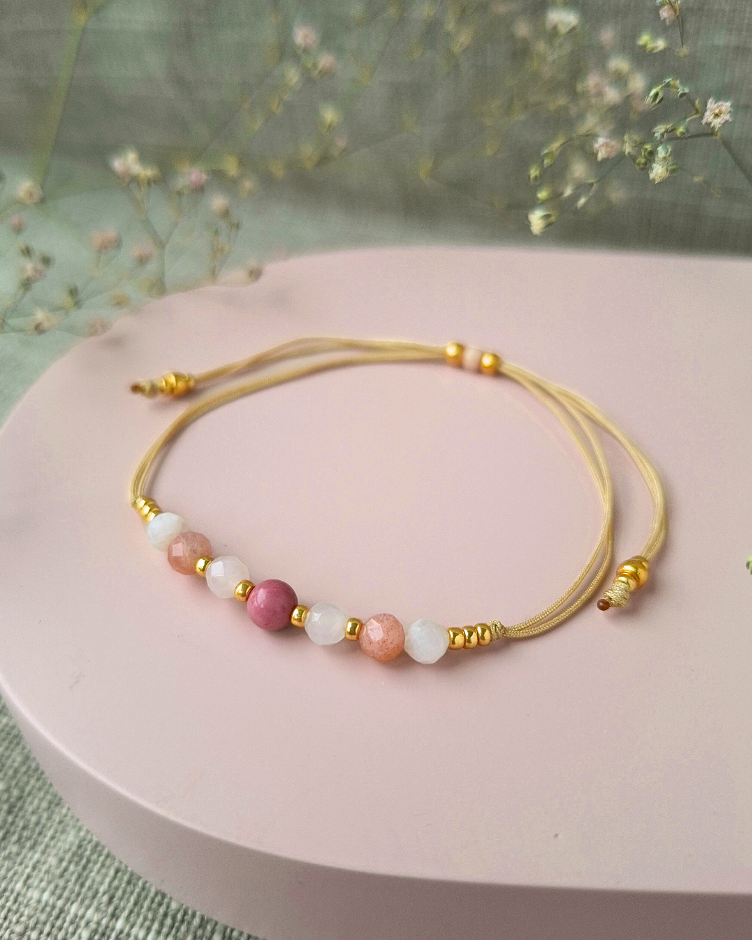 Zussenarmbandje met Edelstenen – Rhodoniet Kraal